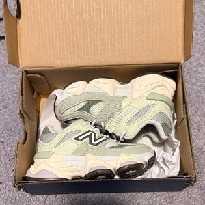 New Balance Sage and Cream Athletic Shoes